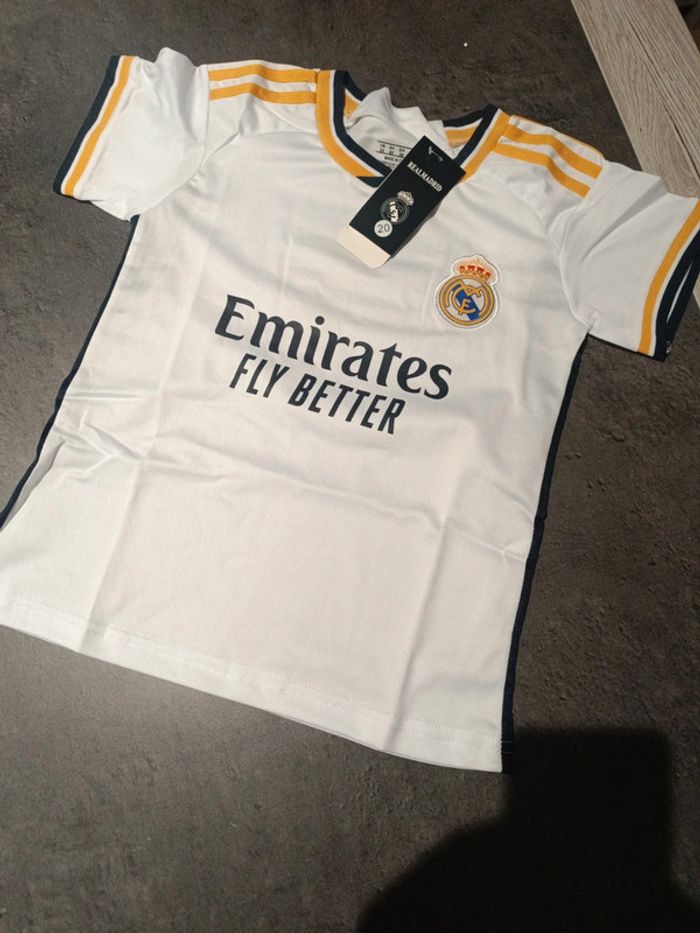 Tenue foot Real Madrid Vini Jr blanc. T.20 - photo numéro 2
