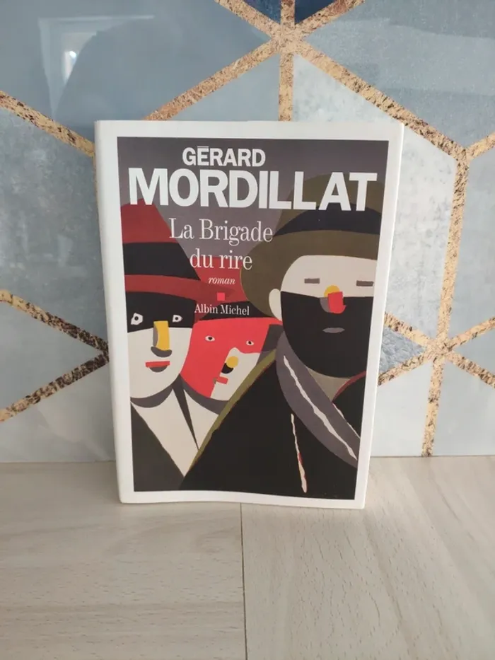Livre grand format La brigade du rire Gérard Mordillat tragi-comédie