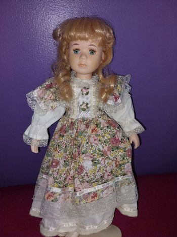 Poupee porcelaine