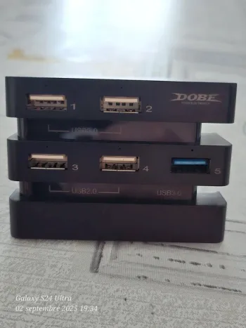 Hub USB 3.0 - 2.0 - 5 Ports pour Sony PS4 Pro - Noir - Dobe