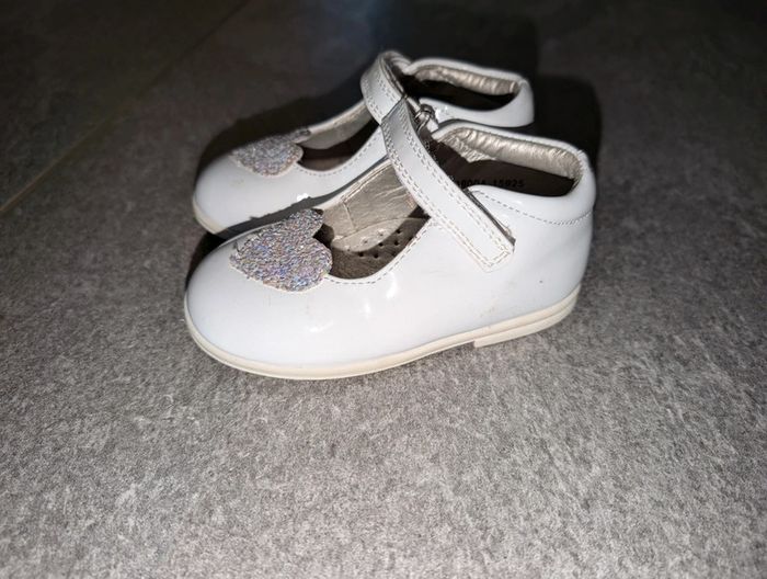Chaussures ballerines chic bébé fille 22 comme NEUVES - photo numéro 2