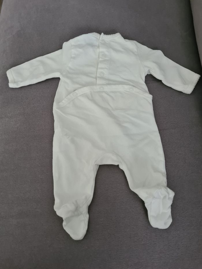 Lot bodies et un pyjama - photo numéro 4