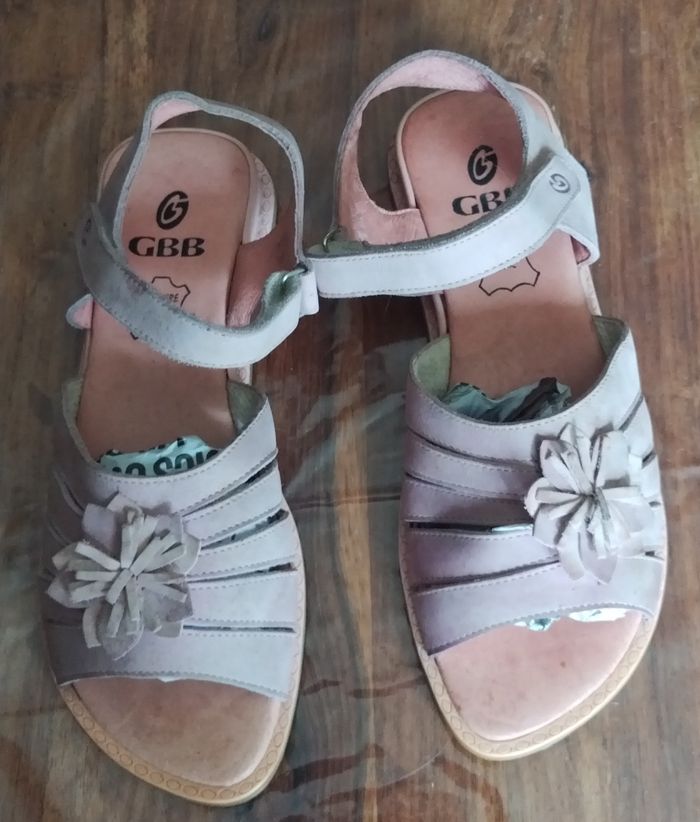 Paire de nu-pieds taille 38