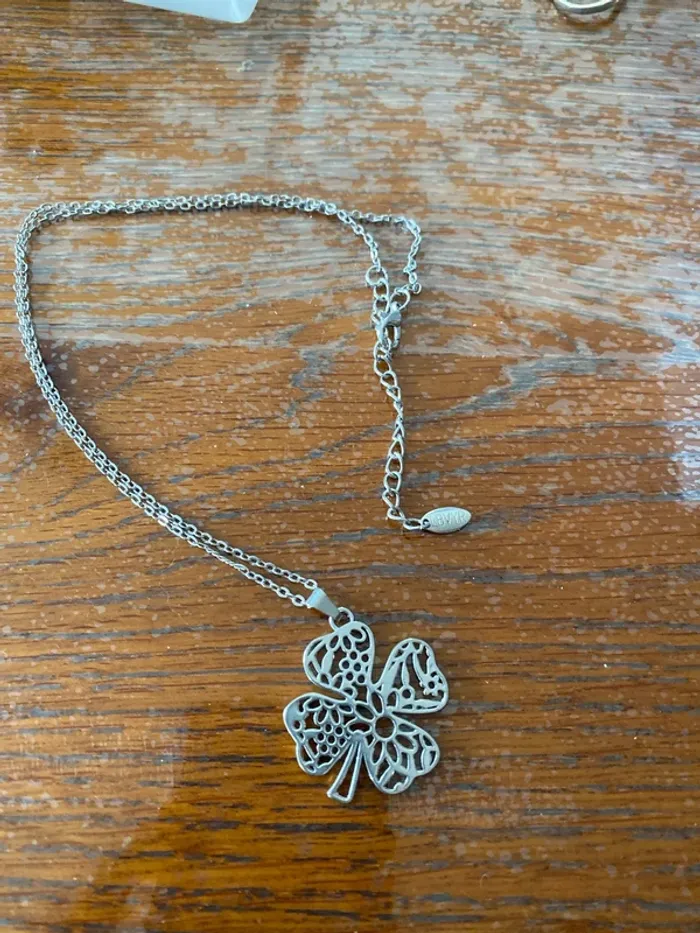 Collier trèfle