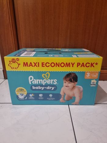 136 Couches taille 3 pampers baby dry
