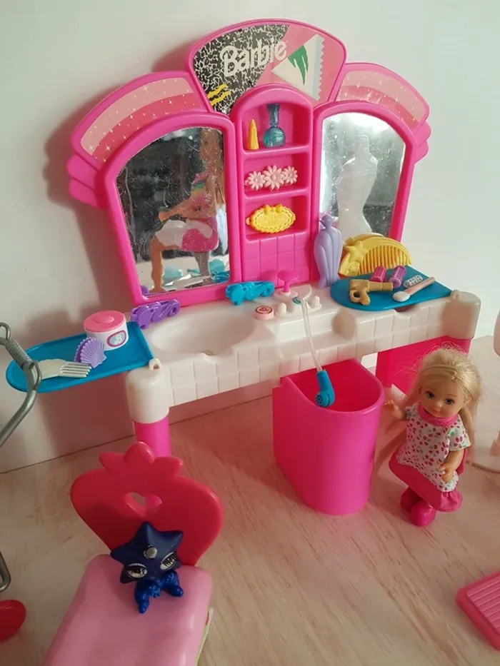 Salon de beauté Barbie et ses enfants - photo numéro 4
