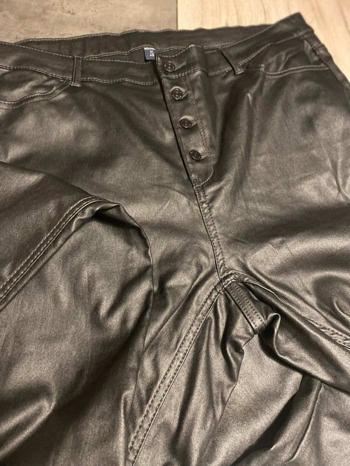 Pantalon similicuir 52