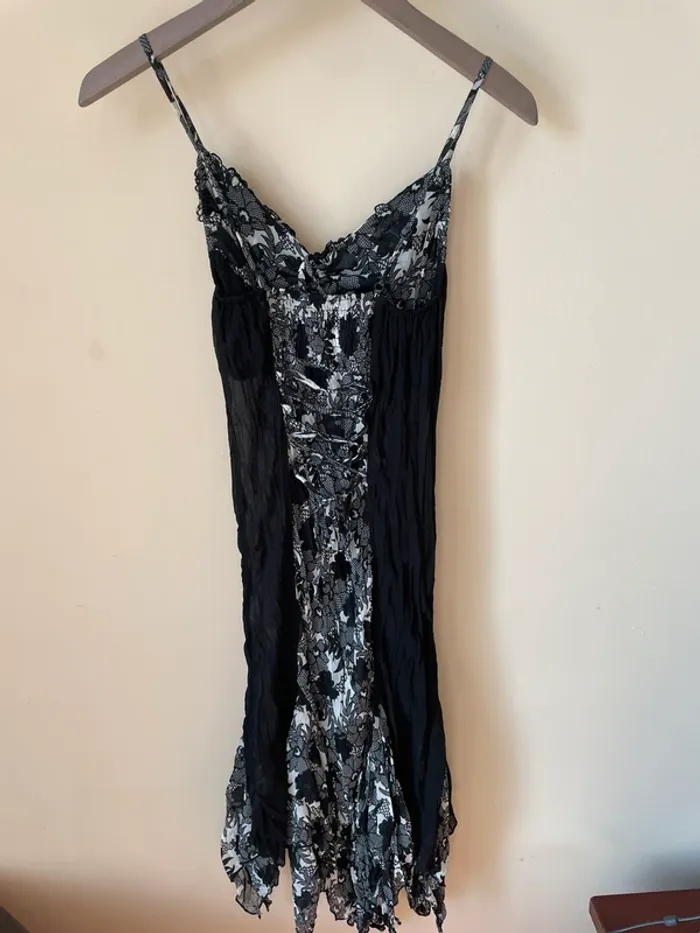 Robe noire et blanche - photo numéro 5