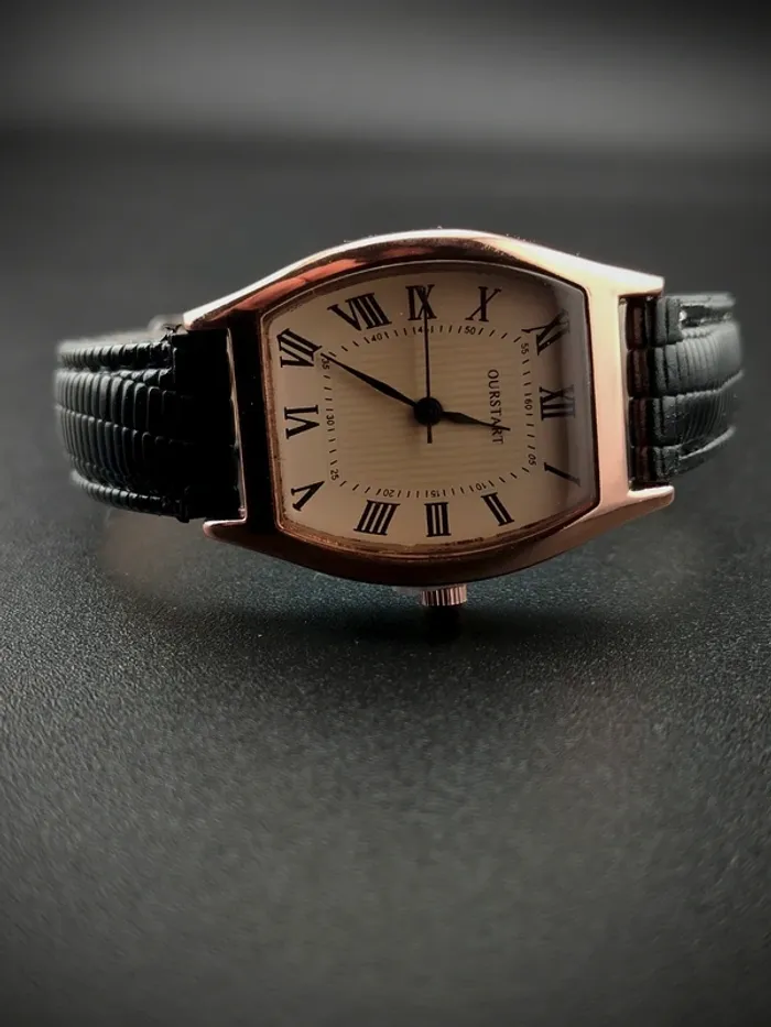 Montre losange noir, contours rose-dorés vintage - photo numéro 2