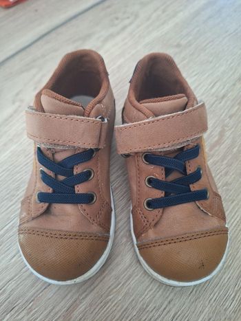 Chaussure garçon taille 22