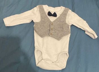 Body avec noeud de papillon et veston