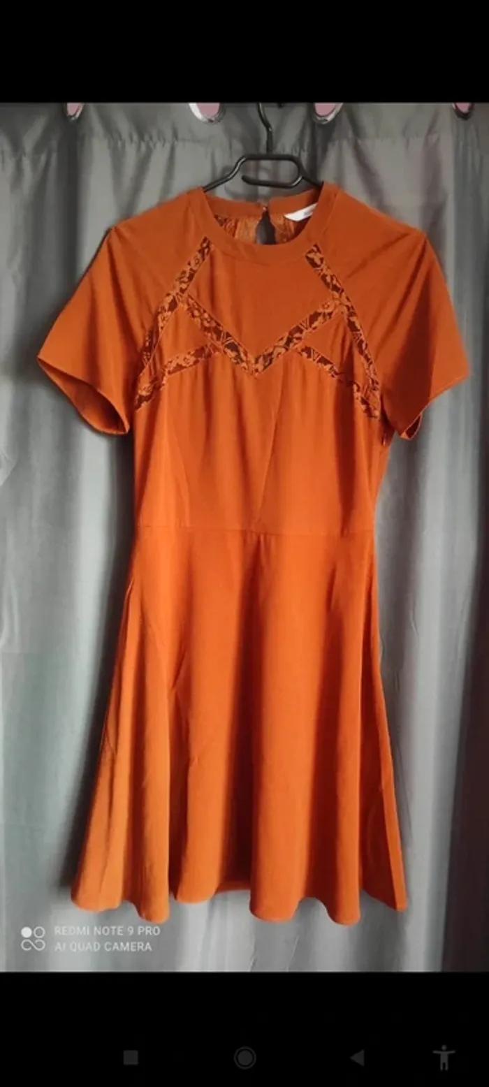 Magnifique robe neuve décolleté dos