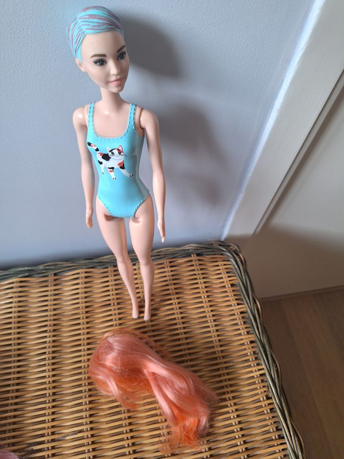 Lot de 3 barbies en maillot de bain dont 1 avec perruque - photo numéro 5