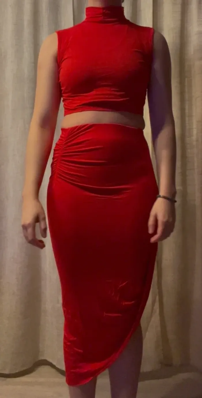 Ensemble rouge