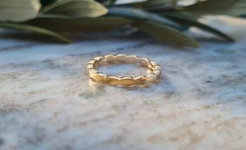 Bague fine festonnée plaqué or taille 58 neuve