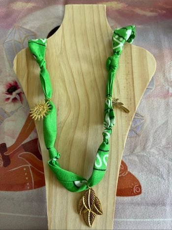 Collier bandana vert