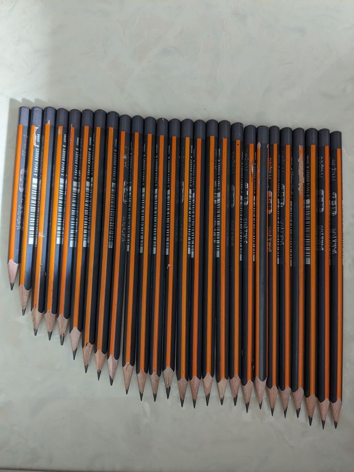 Lot de 26 crayons de papier Maped HB 2, ergonomiques, triangulaires. - photo numéro 3
