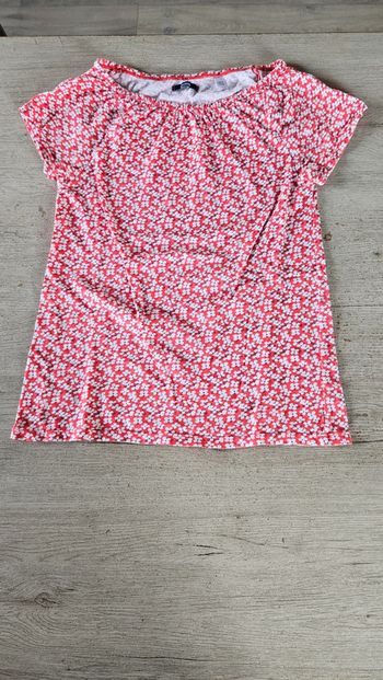 Blouse rouge clair à fleurs blanches, manches courtes, Okaïdi, 14 ans, peu mis