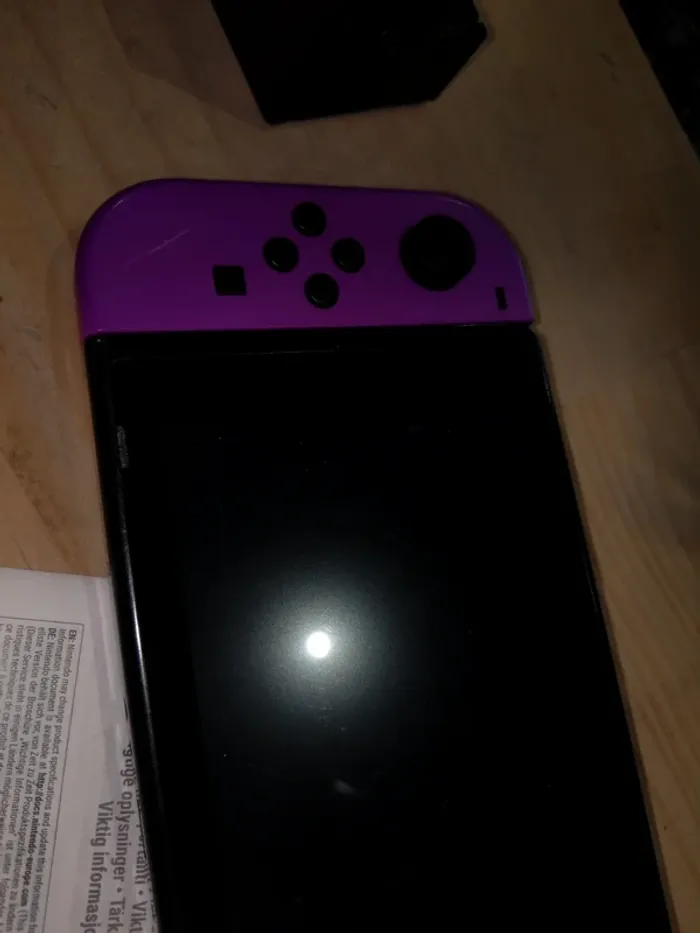 Nintendo Switch V2 Jaune & Violet - photo numéro 8