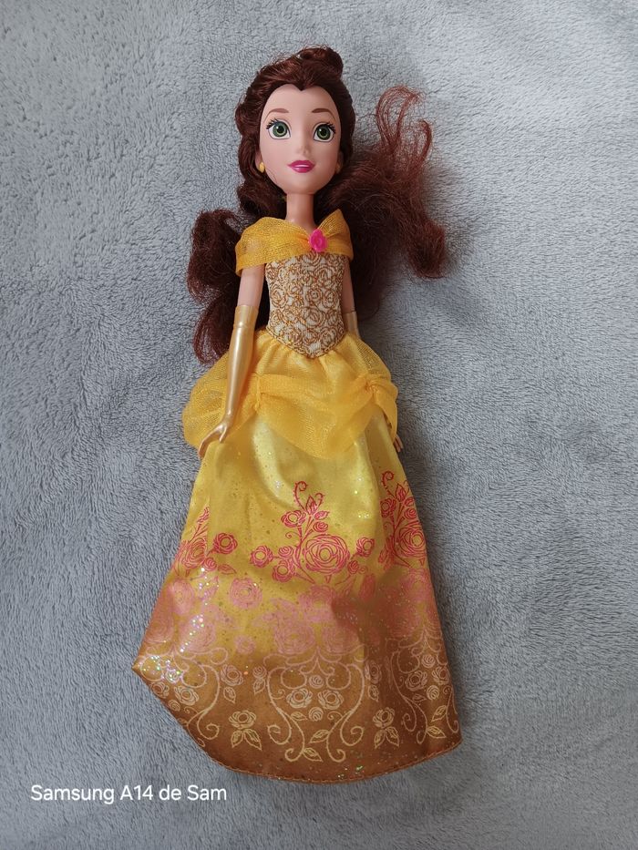 Poupee la belle et la bete de hasbro 2015