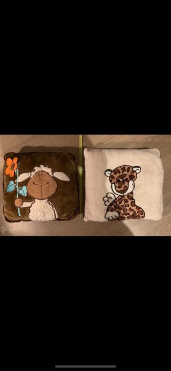 Lot 2coussin bébé avec 6peluche