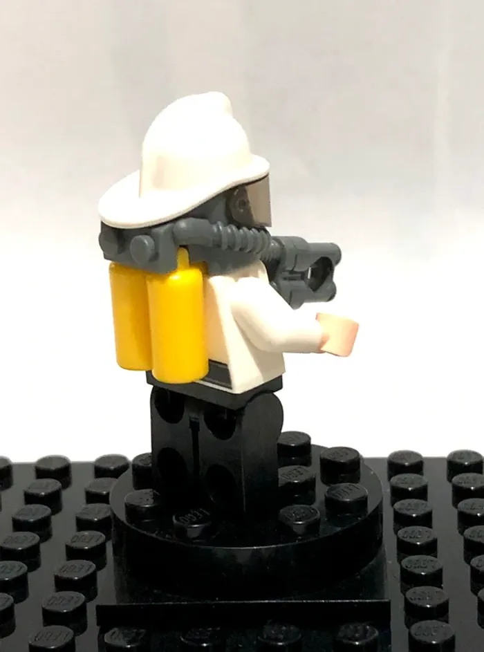 The LEGO Batman Movie - Security guard, fire helmet - photo numéro 7