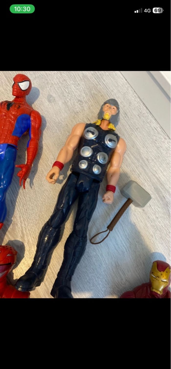 Lot de grandes figurines / bonhommes avengers