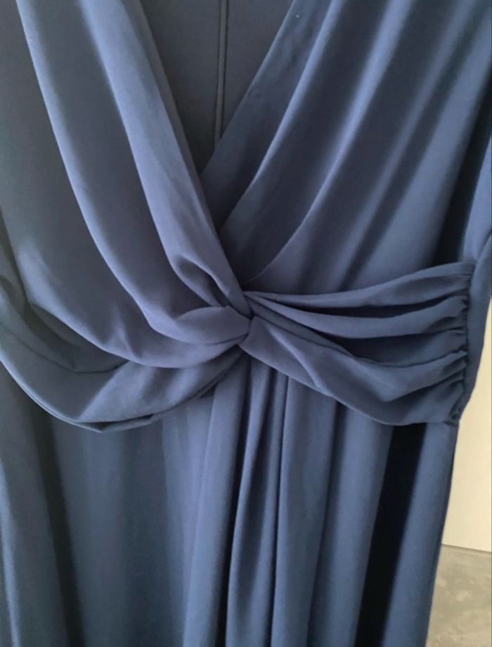 Robe longue à volant et manche évasée  - TFNC Plus  - Asos - photo numéro 5