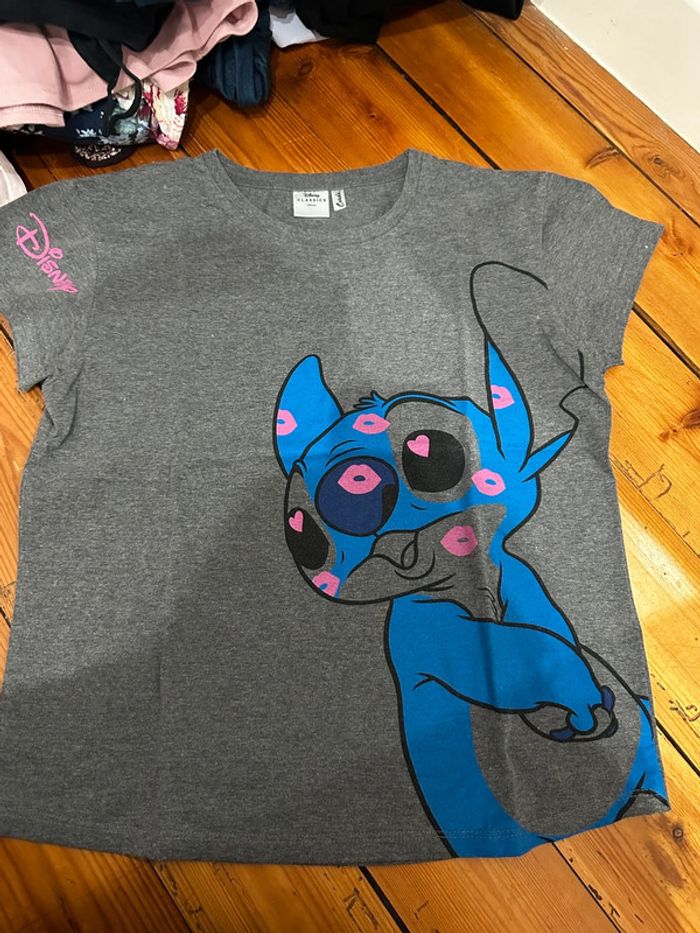 TEE shirt stitch  xs Disney