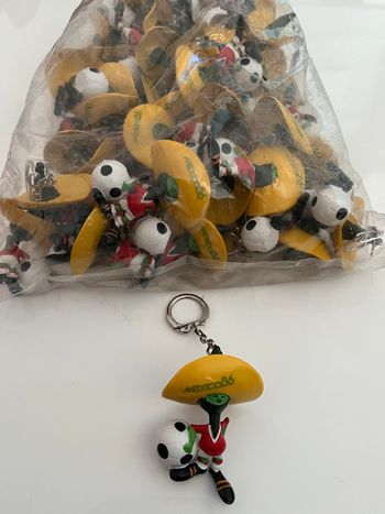 Lot de 25 portes clés de la coupe du monde de football 1986 au Mexique