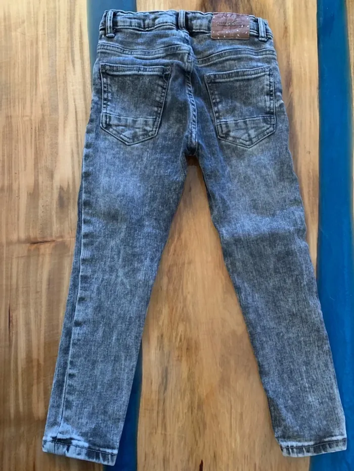 Jean Slim troué Zara taille 7 ans - photo numéro 5