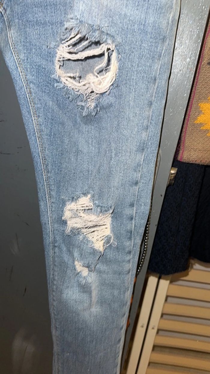 Extensible superbe jea troué skinny - photo numéro 3