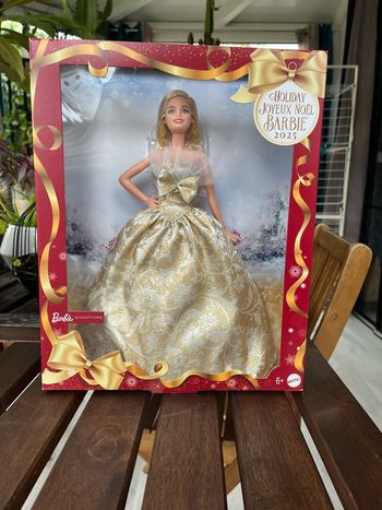 Barbie joyeux Noël 2025 blonde neuf