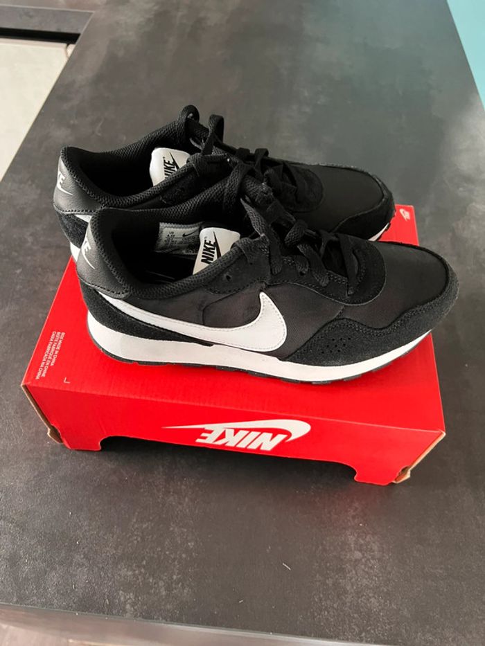 Basket Nike unisex taille 36.5 - photo numéro 5