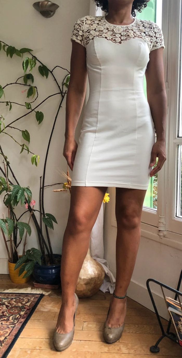 Robe mini avec guipure - photo numéro 5