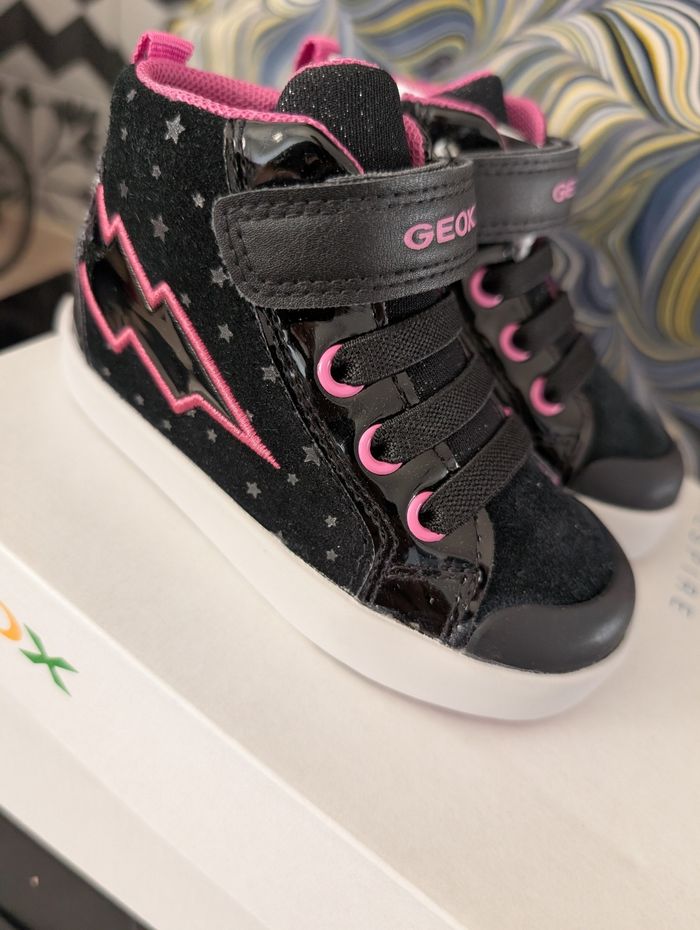 Chaussures montantes fille. Taille 21. Neuf. Geox - photo numéro 3