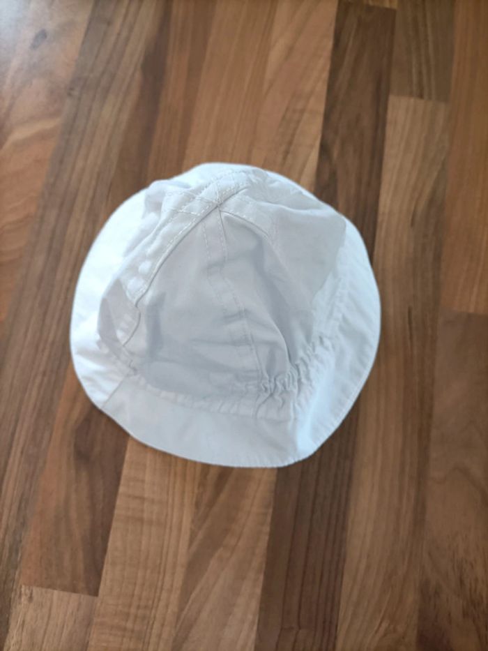 Lot chapeaux de soleil + 1 bonnet 12/18 mois - photo numéro 6