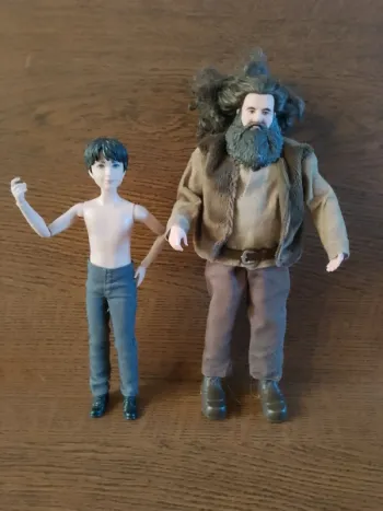 2 figurines harry potter et rubeus hagrid mattel