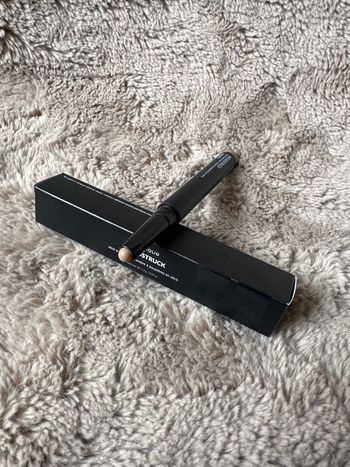 Ombre à paupière stick Inquisitive Younique 