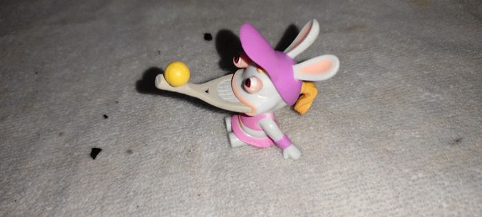 Petite figurine lapin crétin