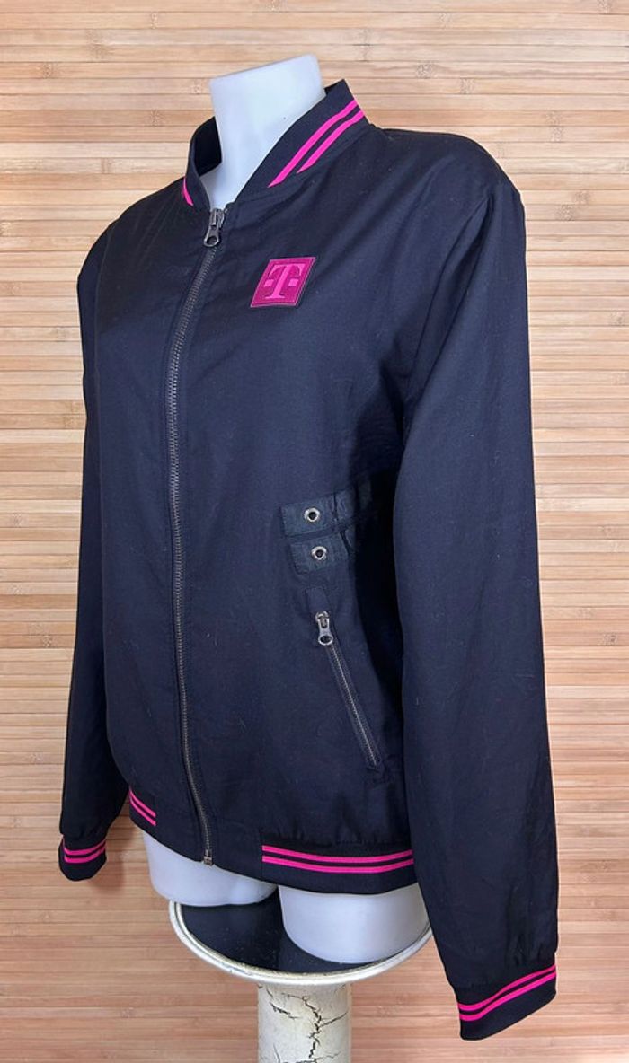 Veste T-Mobile Noire - Élégance et Confort avec une Touche Unique homme ou femme - photo numéro 3