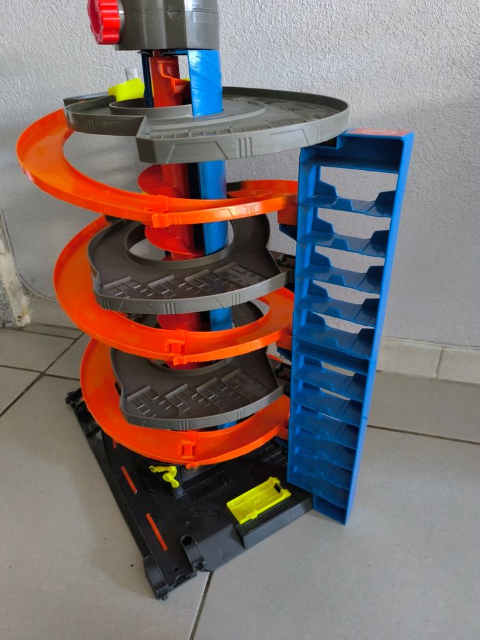 Méga garage hot wheels - photo numéro 4