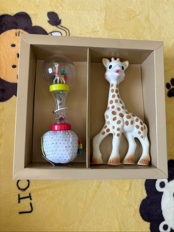 Neuf coffret Sophie hochet