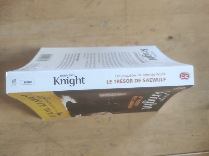 Le trésor de Saewulf Bernard Knight J'ai Lu 2011 - photo numéro 2