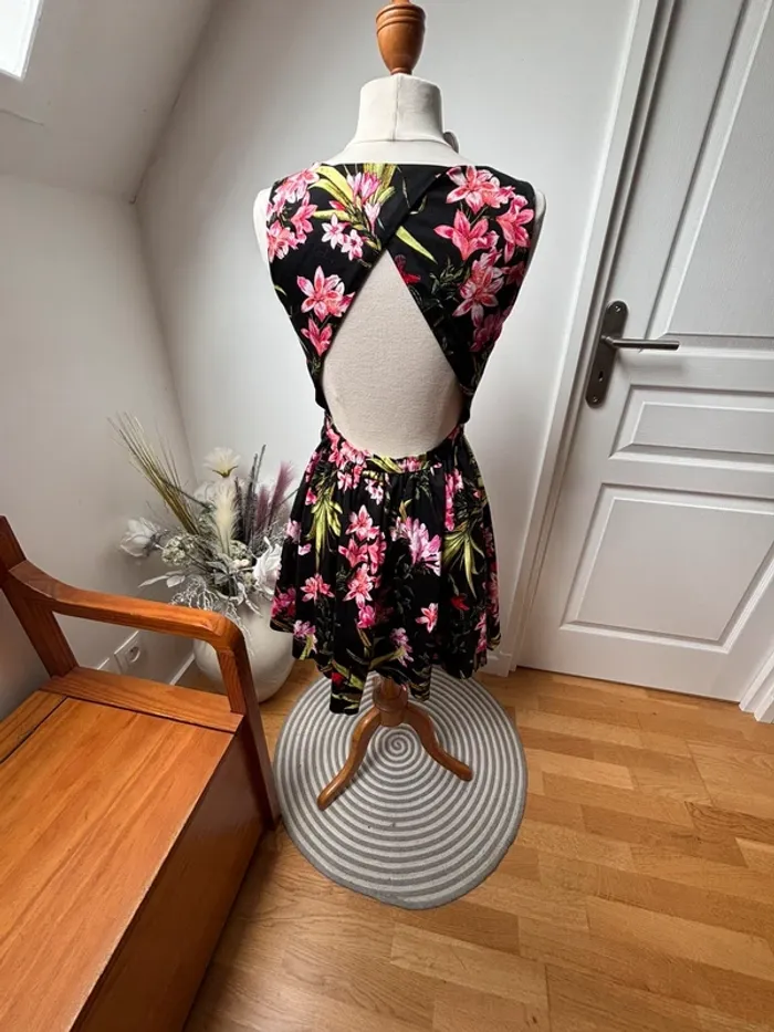🌺 Robe noire à fleurs - Dos ouvert - Morgan - T38 - photo numéro 13