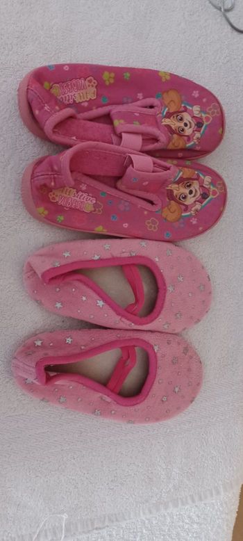 2 paires de Chaussons fille Pointure 28