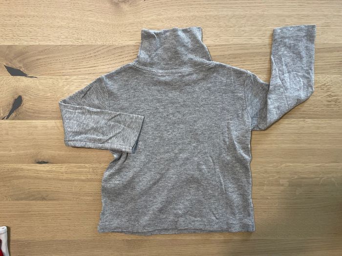 T-shirt manches longues avec col gris 2 ans - photo numéro 3