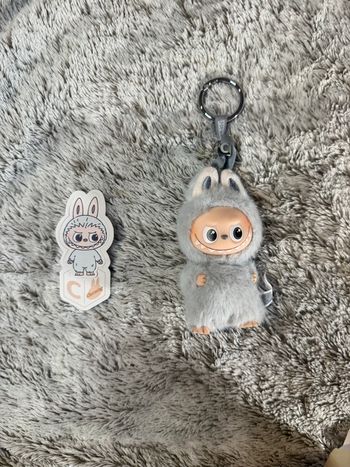 Labubu pin for love lettre C