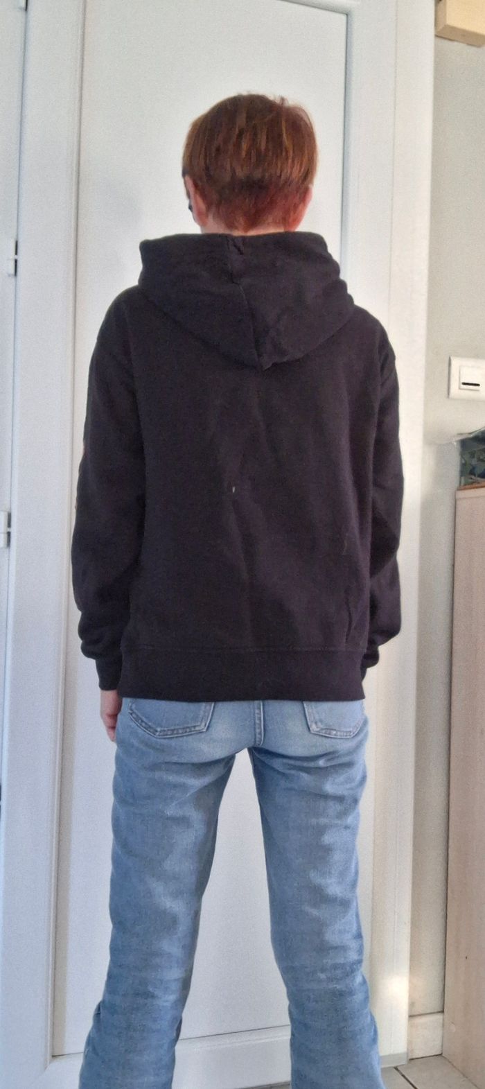 Sweat noir avec roses xs - photo numéro 2