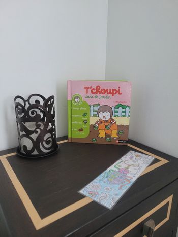 T'choupi dans le jardin